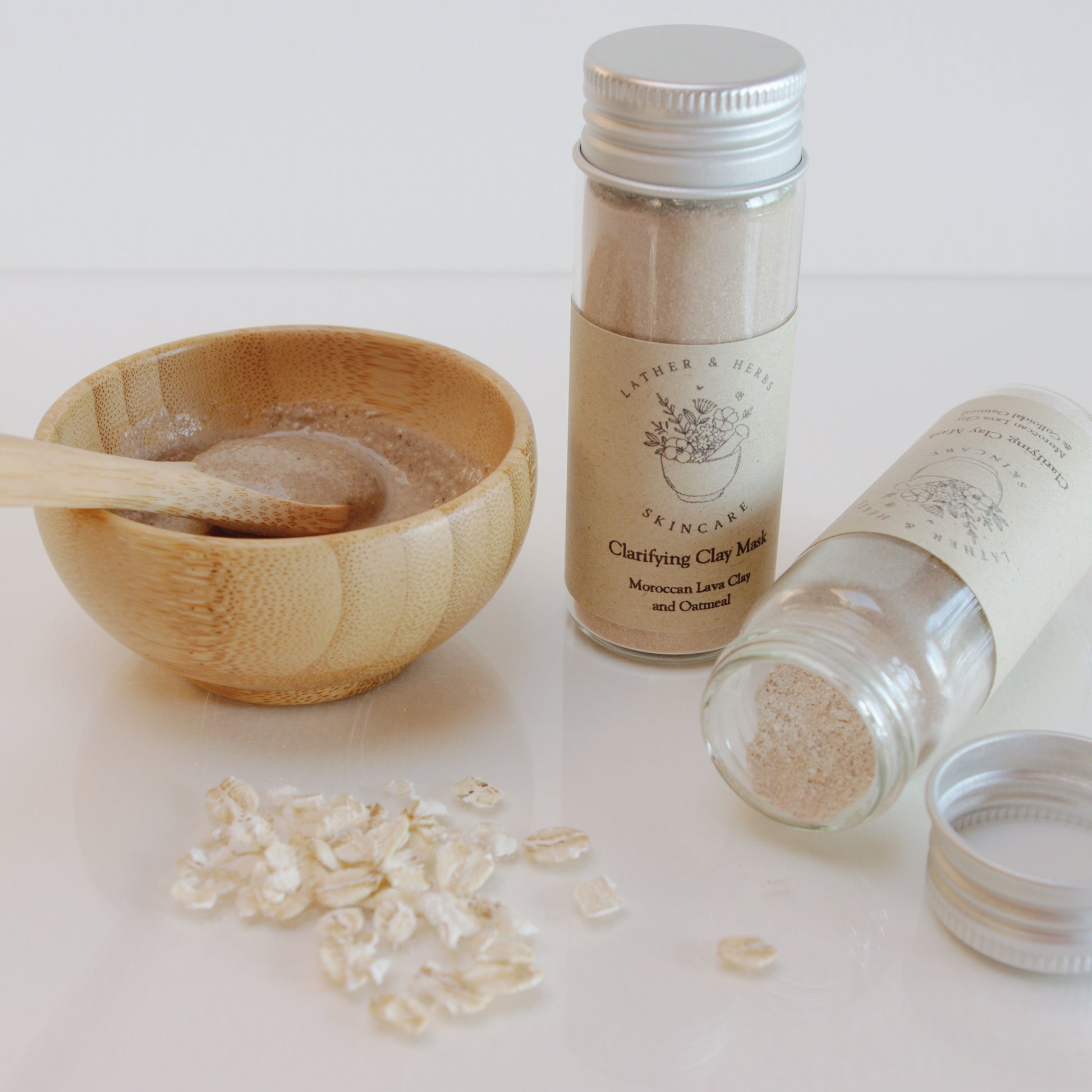 Clear glass bottle with aluminium lid with rhassoul clay and oatmeal